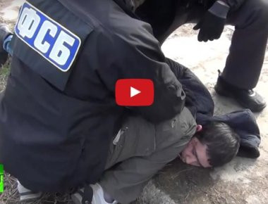 Η στιγμή της σύλληψης του διοργανωτή της επίθεσης στο μετρό της Αγ. Πετρούπολης (φωτό, βίντεο)